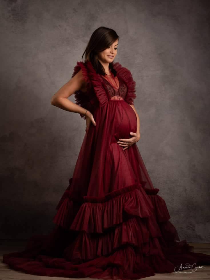 séance grossesse avec robe rouge