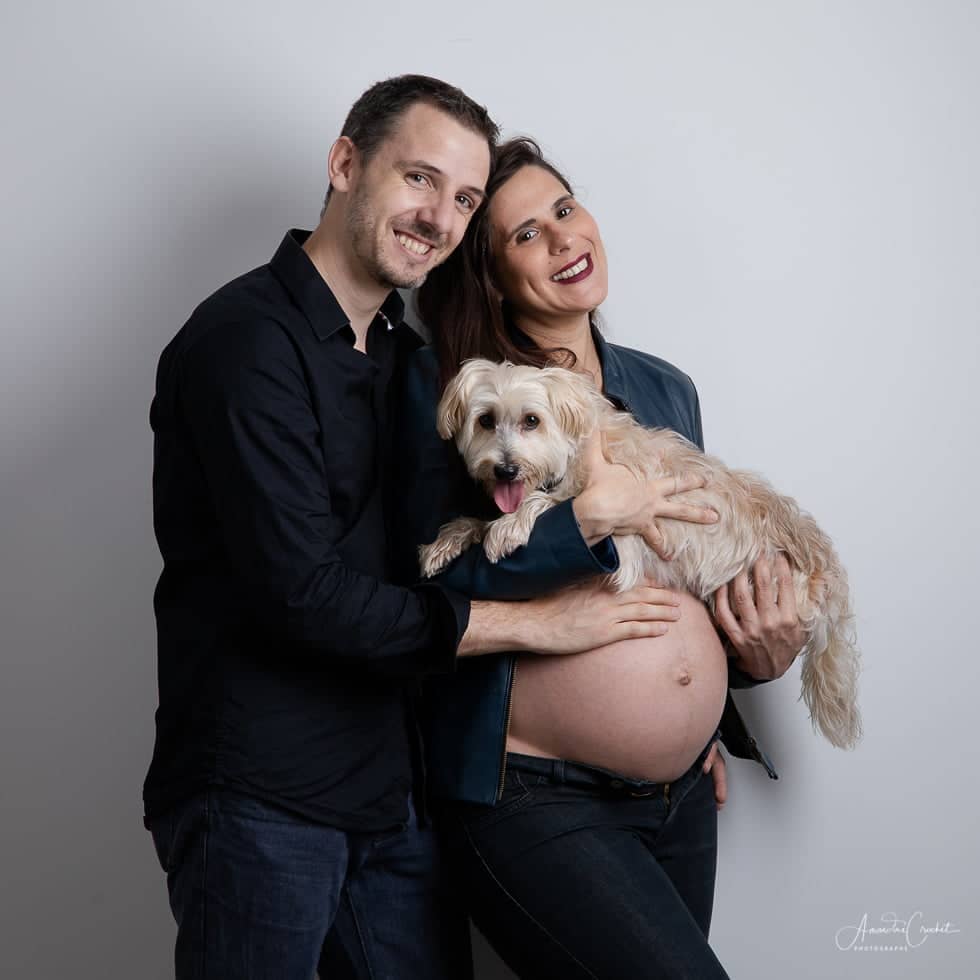 Une séance grossesse avec le chien